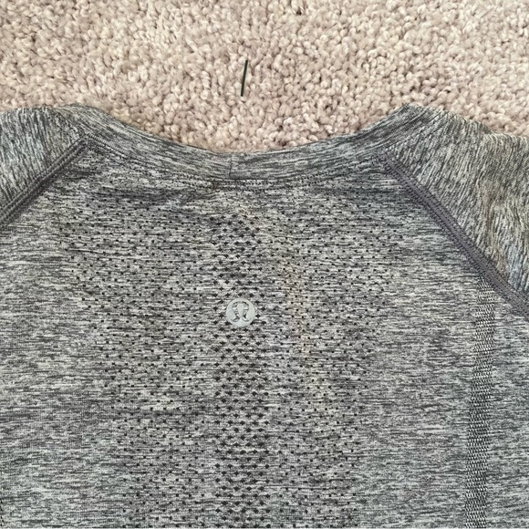 Lululemon Swiftly Tech Short Sleeve 2.0 - Picture 4 of 4